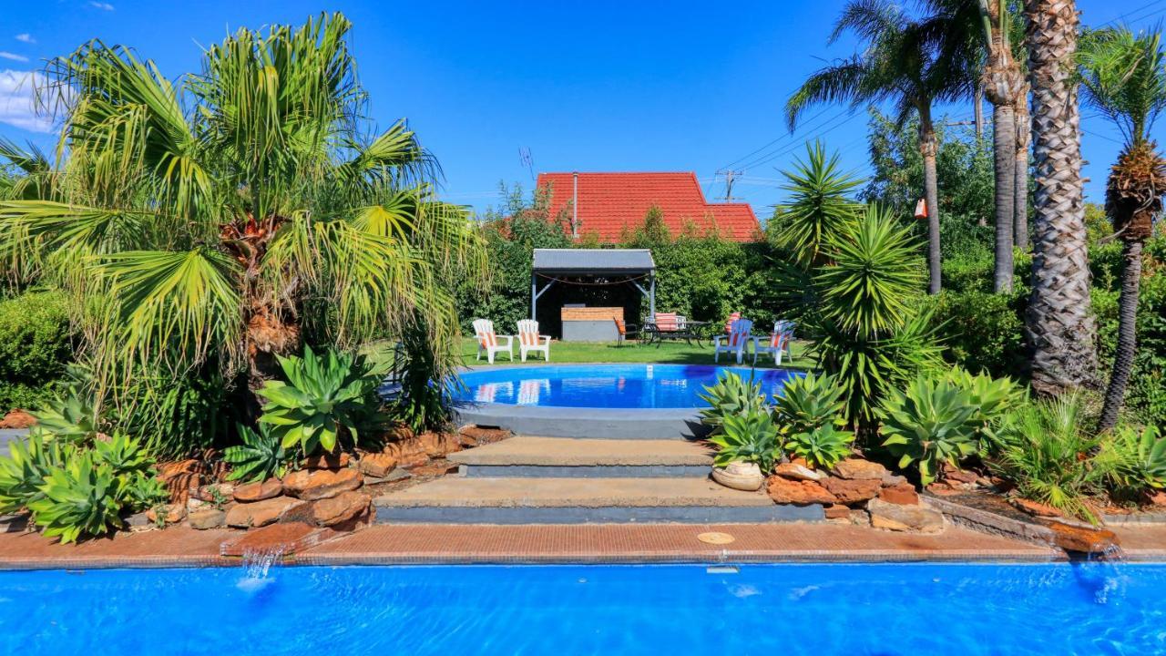 Country Leisure Motor Inn Dubbo Bagian luar foto