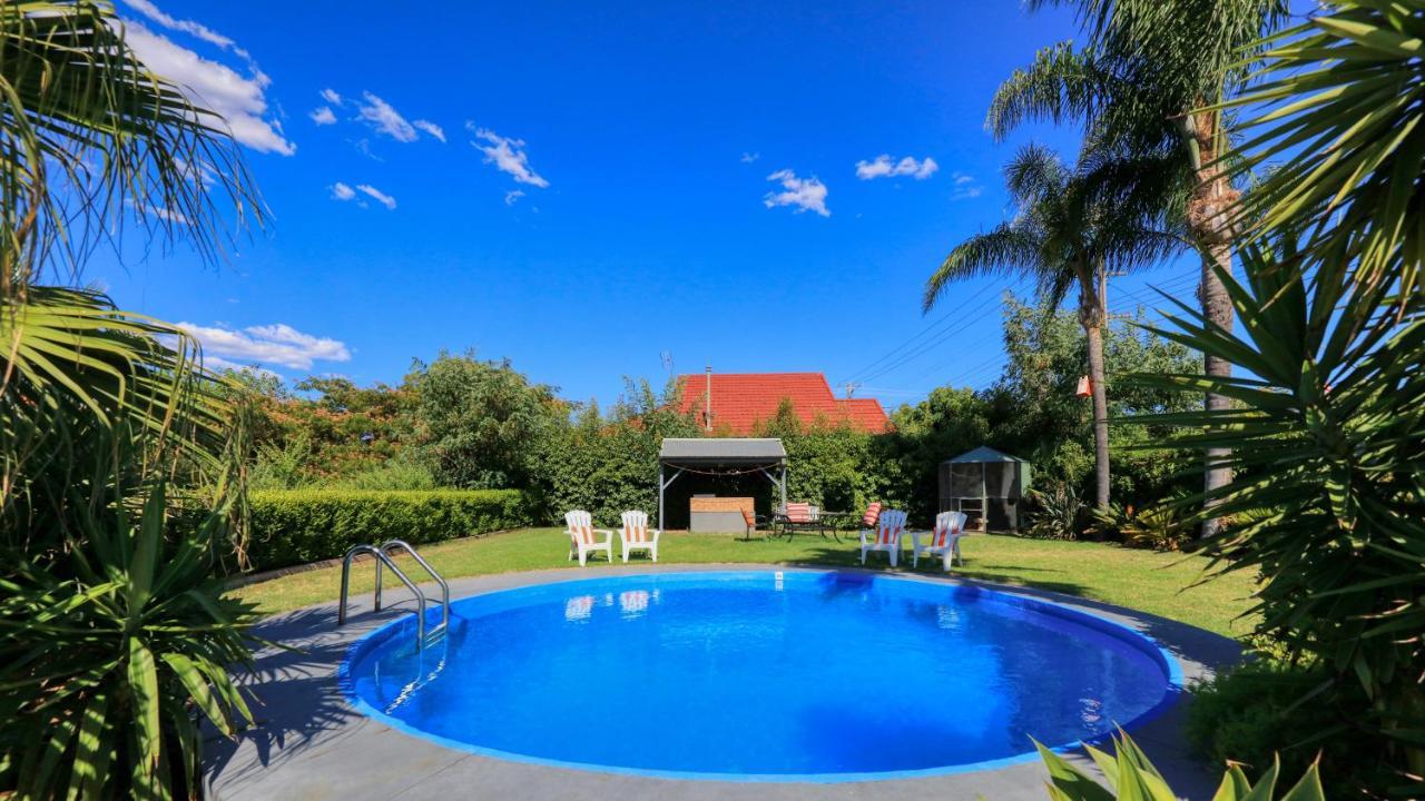 Country Leisure Motor Inn Dubbo Bagian luar foto