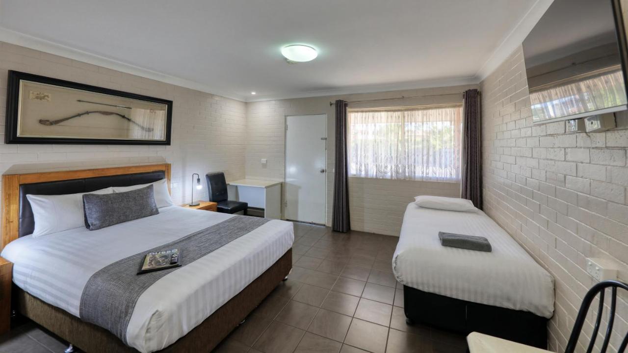 Country Leisure Motor Inn Dubbo Bagian luar foto