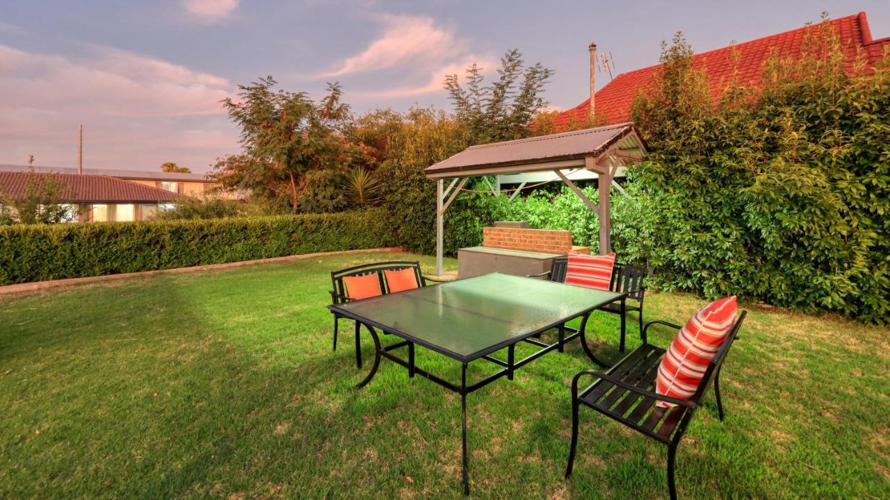 Country Leisure Motor Inn Dubbo Bagian luar foto