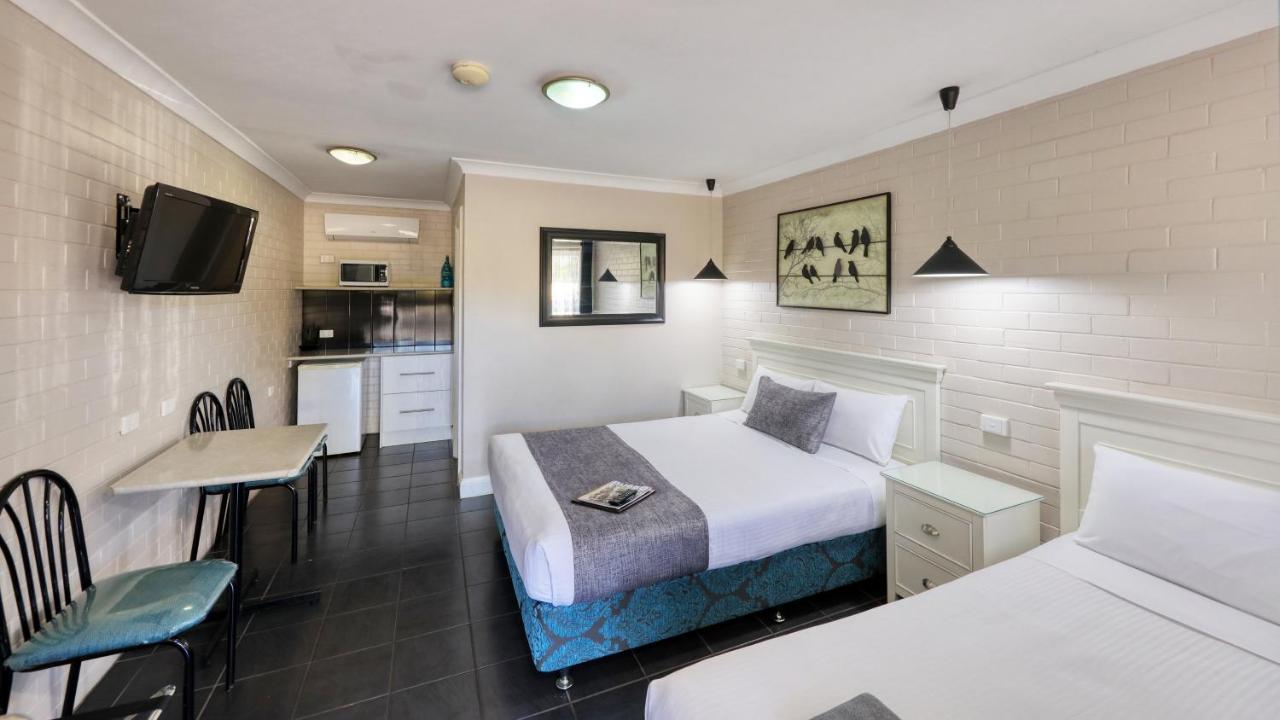 Country Leisure Motor Inn Dubbo Bagian luar foto