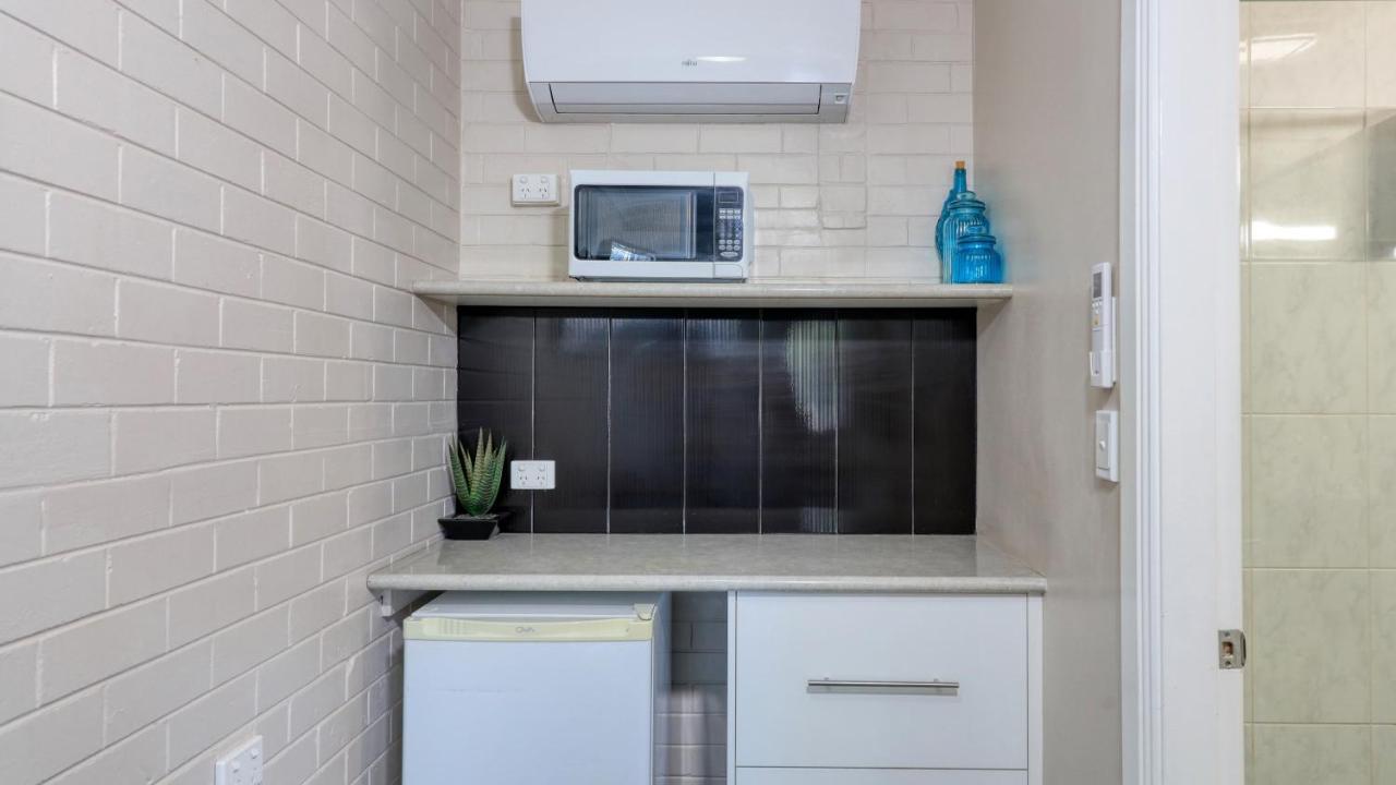 Country Leisure Motor Inn Dubbo Bagian luar foto