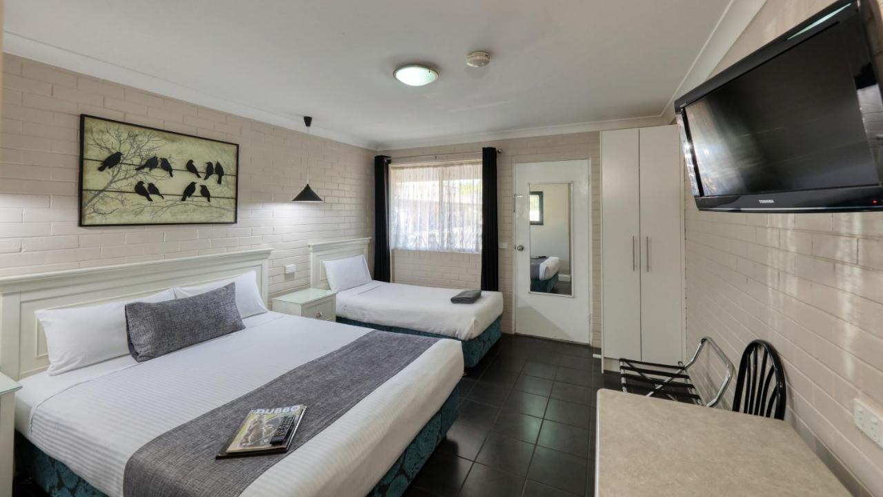 Country Leisure Motor Inn Dubbo Bagian luar foto