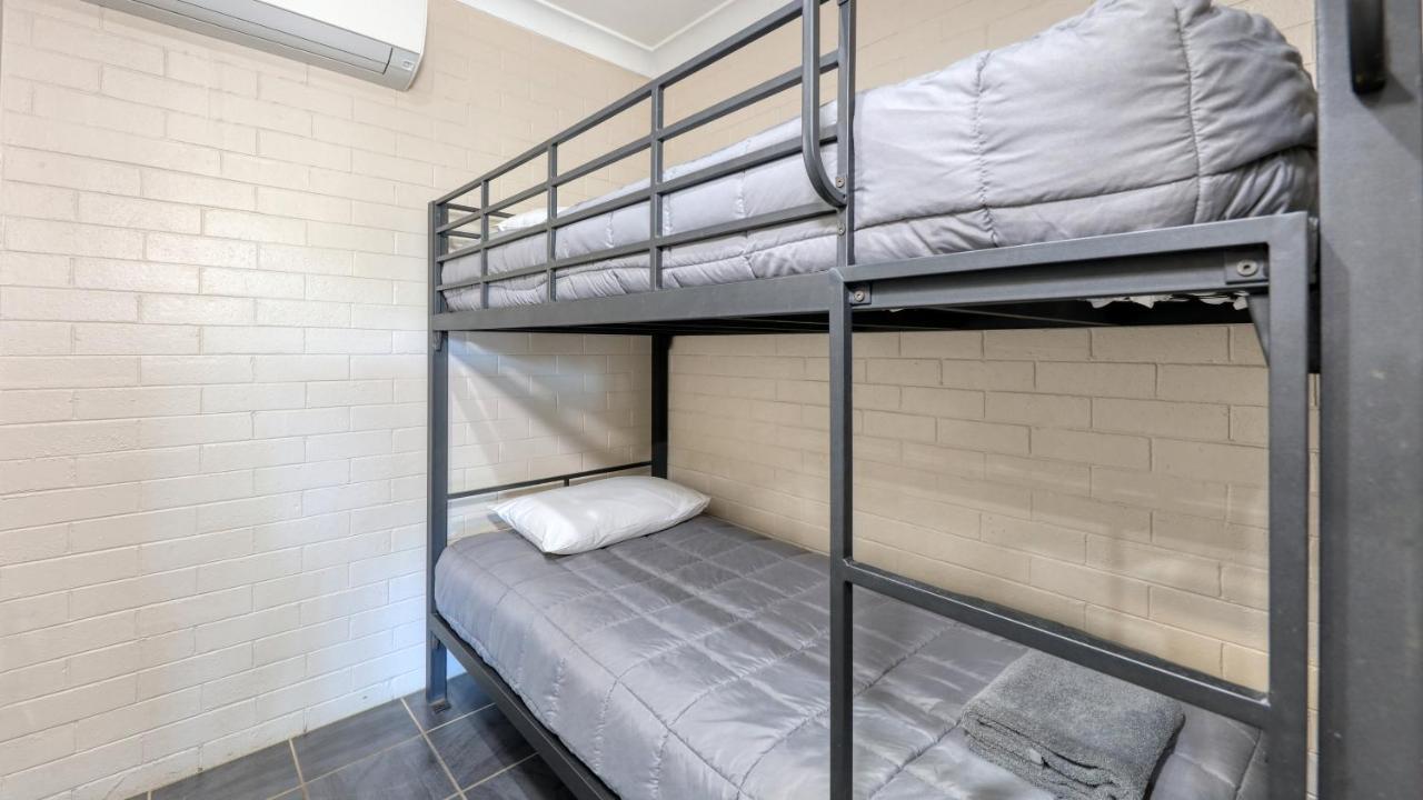 Country Leisure Motor Inn Dubbo Bagian luar foto