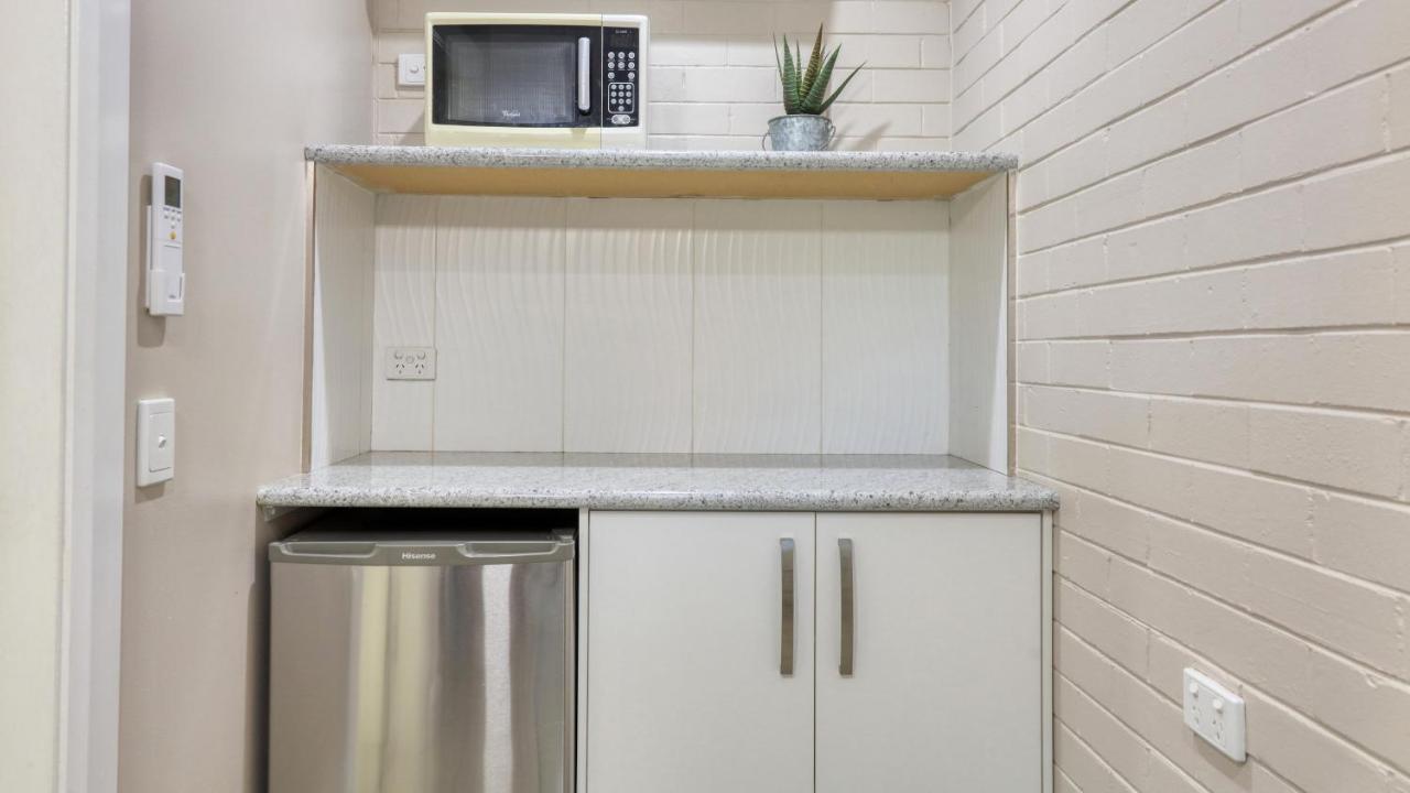 Country Leisure Motor Inn Dubbo Bagian luar foto