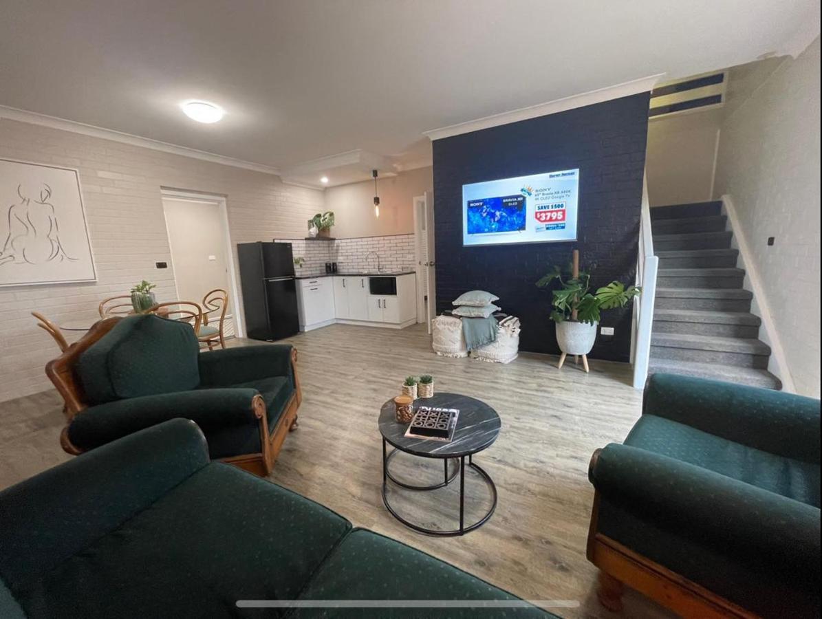 Country Leisure Motor Inn Dubbo Bagian luar foto